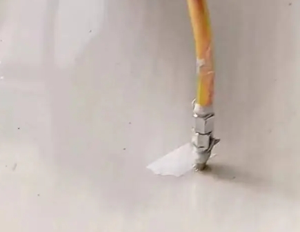 翔安瓷砖空鼓维修公司专业解答在瓷砖铺贴过程中，如果使用的砂料过粗（如全部使用了粗砂），可能会导致以下问题